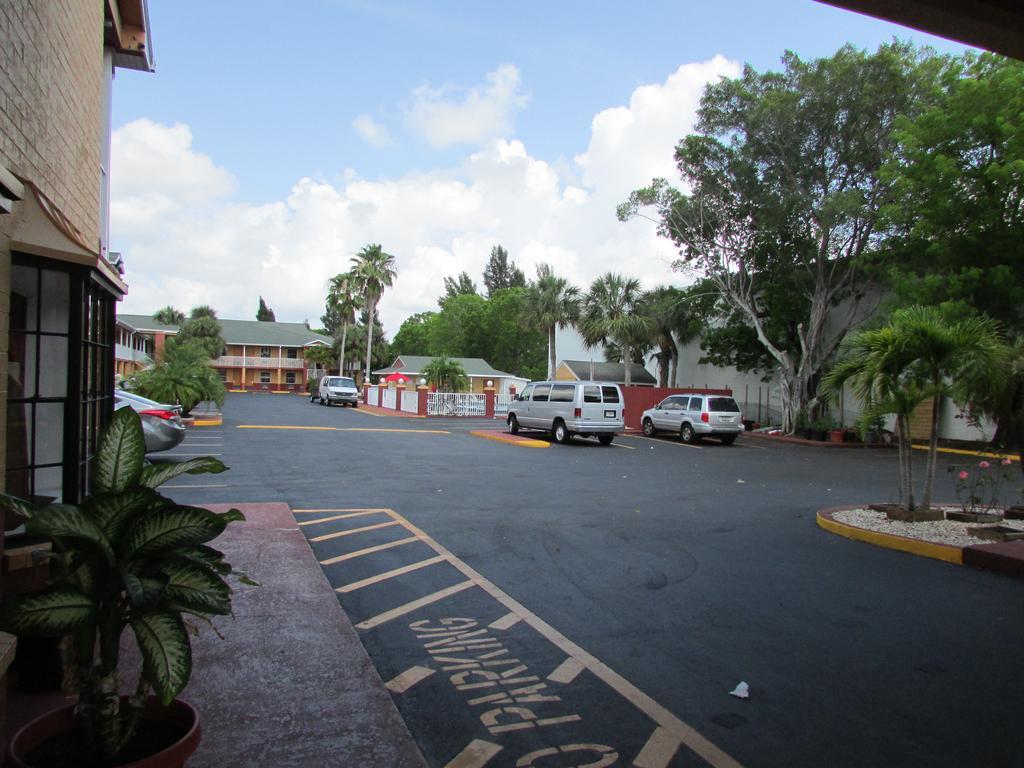 Howard Johnson By Wyndham Ft. Myers Fl Fort Myers Exteriér fotografie