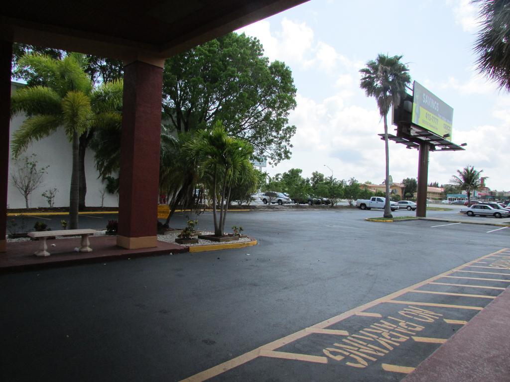 Howard Johnson By Wyndham Ft. Myers Fl Fort Myers Exteriér fotografie