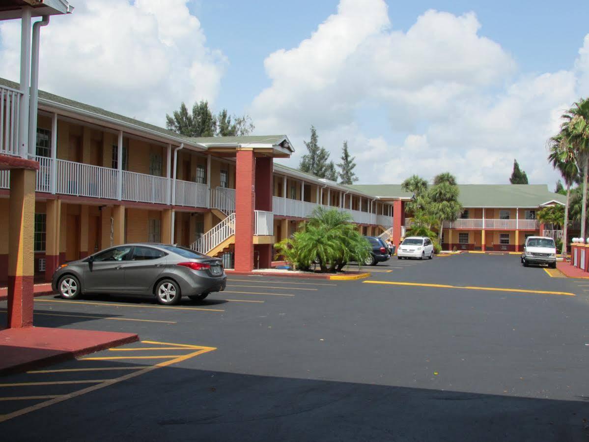 Howard Johnson By Wyndham Ft. Myers Fl Fort Myers Exteriér fotografie