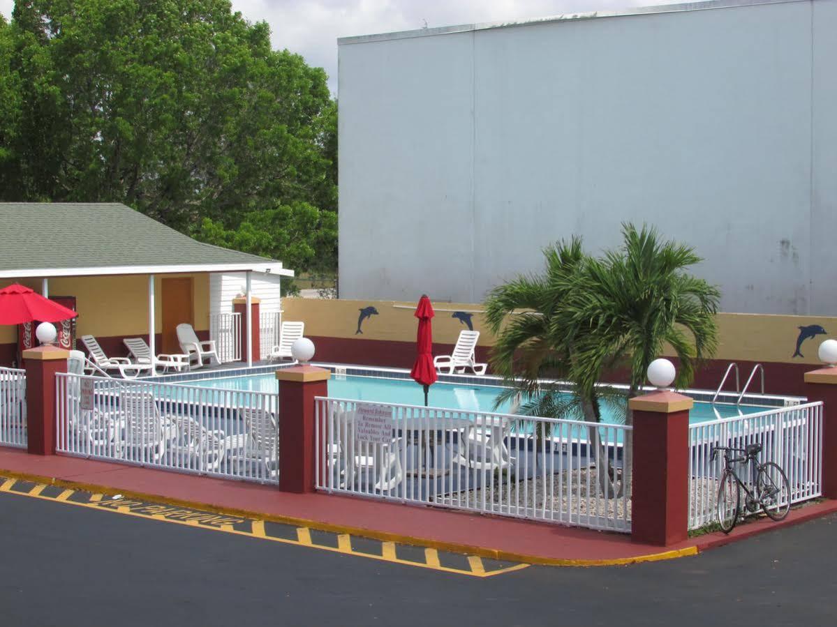 Howard Johnson By Wyndham Ft. Myers Fl Fort Myers Exteriér fotografie